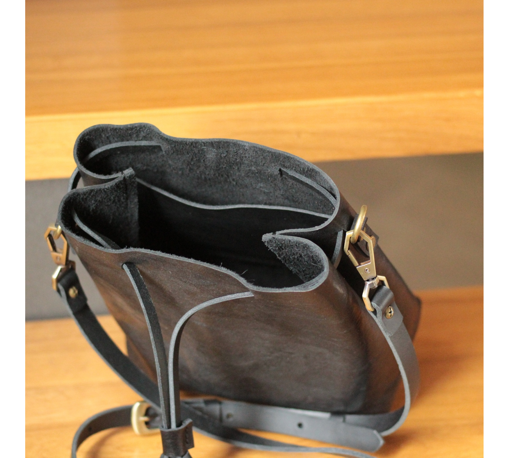 Leather Bucket Bags Effortless Elegance and Functionality
