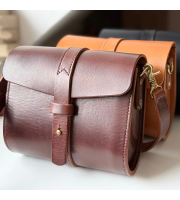 Hand-Stitched Crossbody Bag Made of Italian Vegetable-Tanned Leather