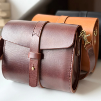 Hand-Stitched Crossbody Bag Made of Italian Vegetable-Tanned Leather