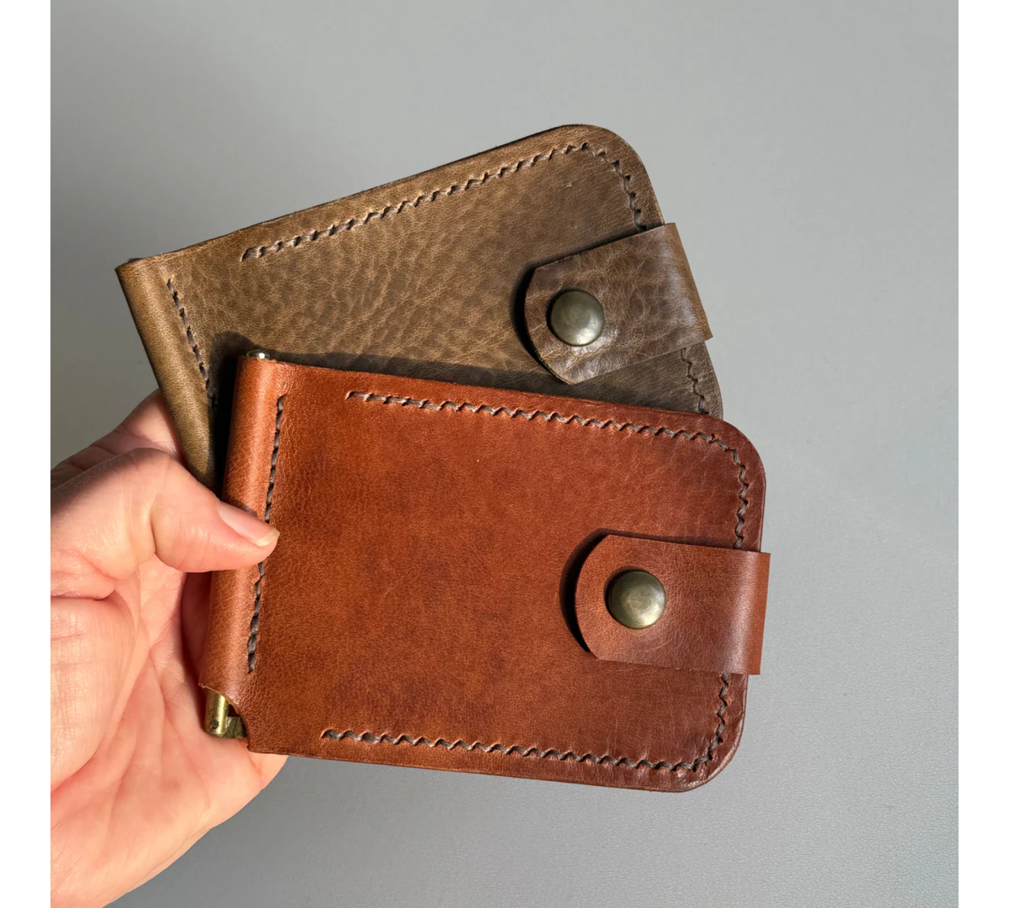 Personalized Men’s Leather Wallet with Magnetic Clip