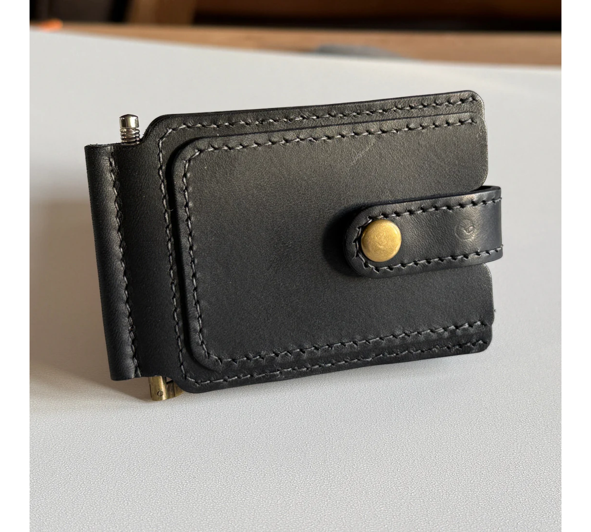 Minimalist Men's Leather Wallet with Magnetic Money Clip – Slim, Strong, Stylish