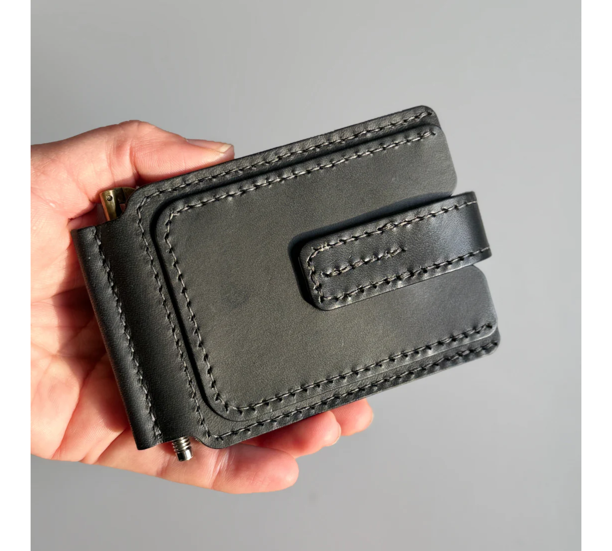 Minimalist Men's Leather Wallet with Magnetic Money Clip – Slim, Strong, Stylish