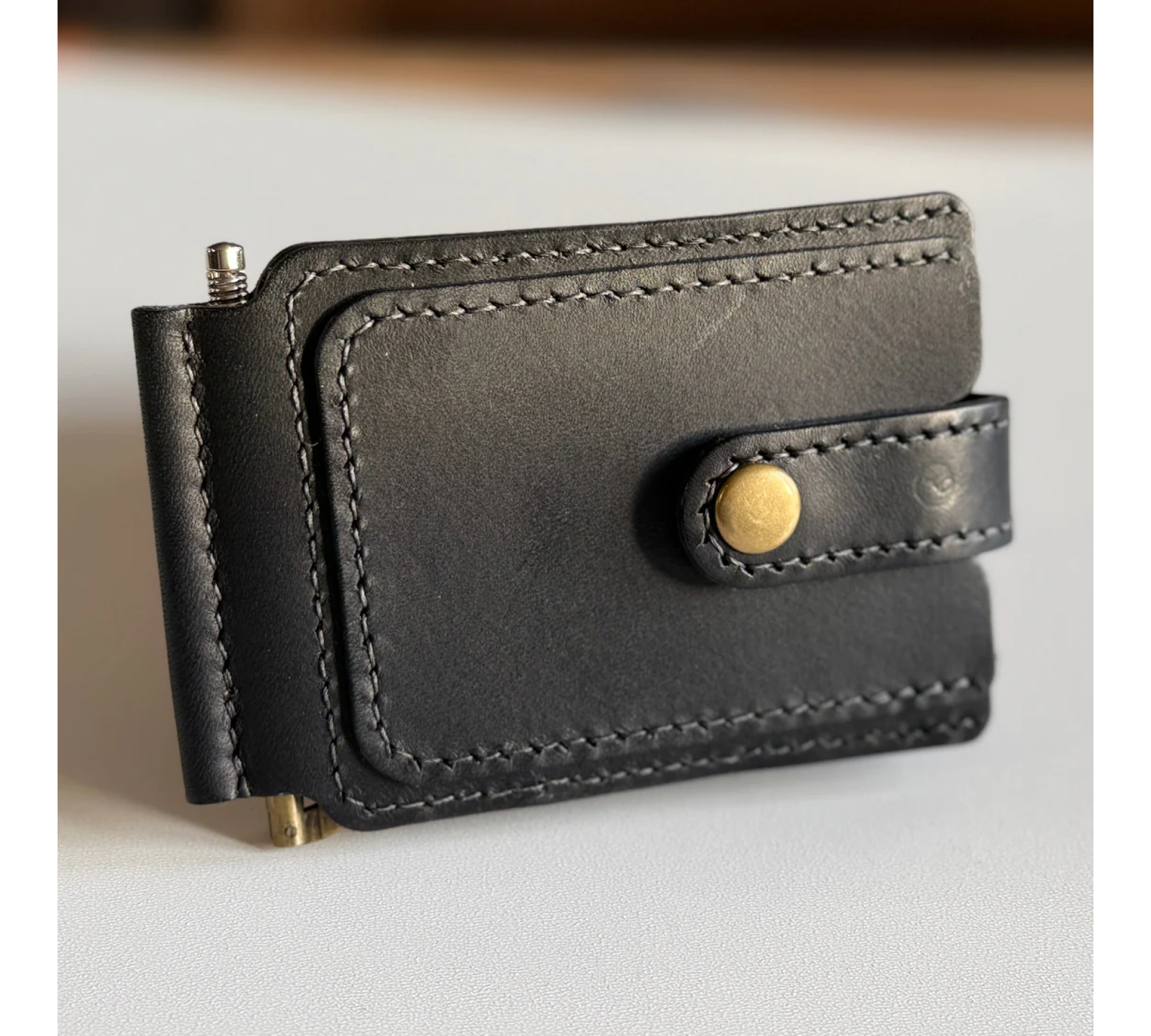 Minimalist Men's Leather Wallet with Magnetic Money Clip – Slim, Strong, Stylish